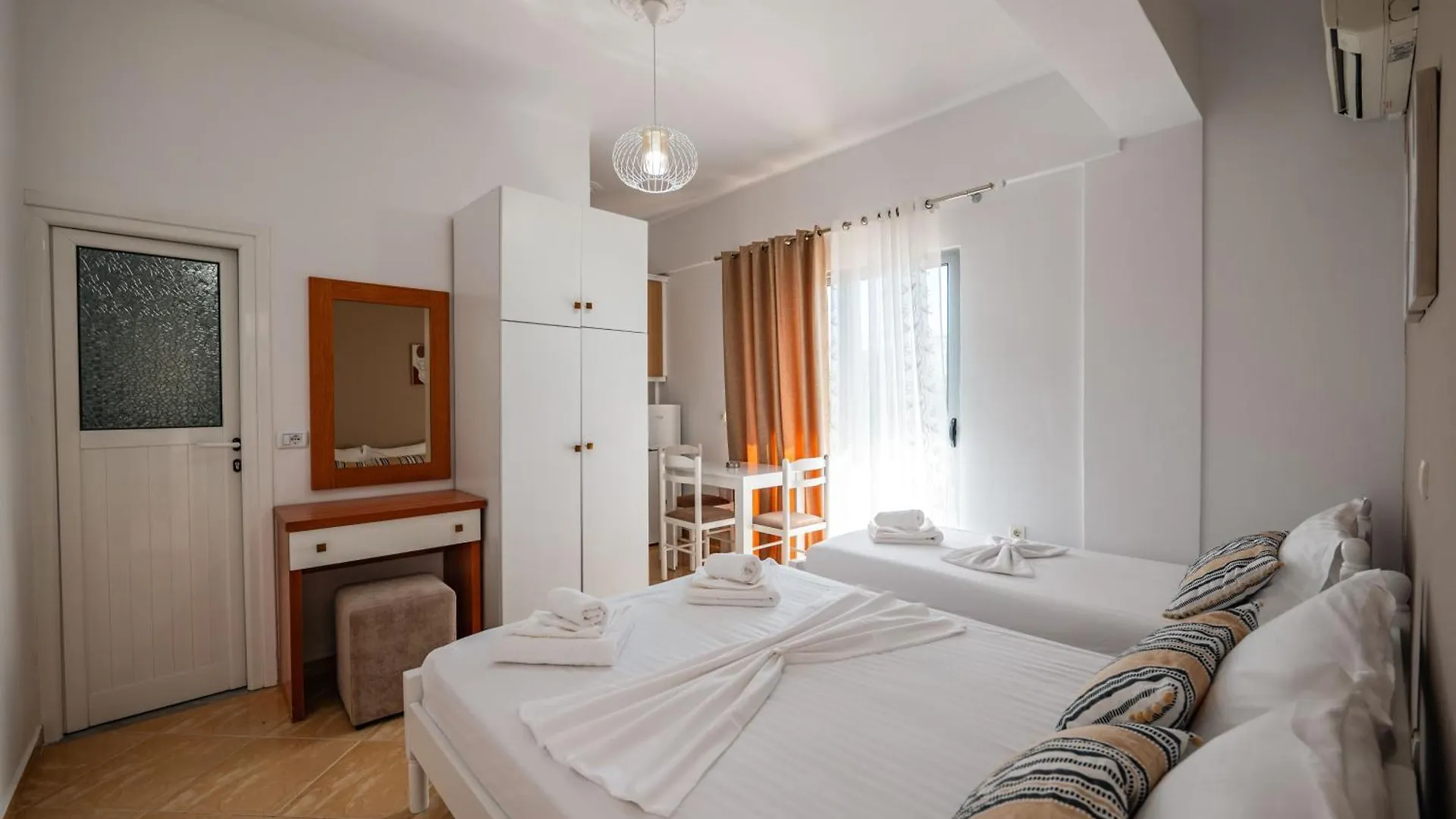 דירה קסאמיל Private Rooms Graci